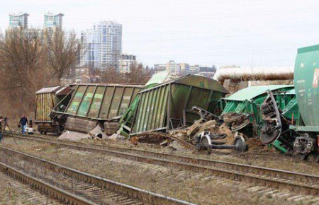 У Києві з рейок зійшли 7 вантажних вагонів