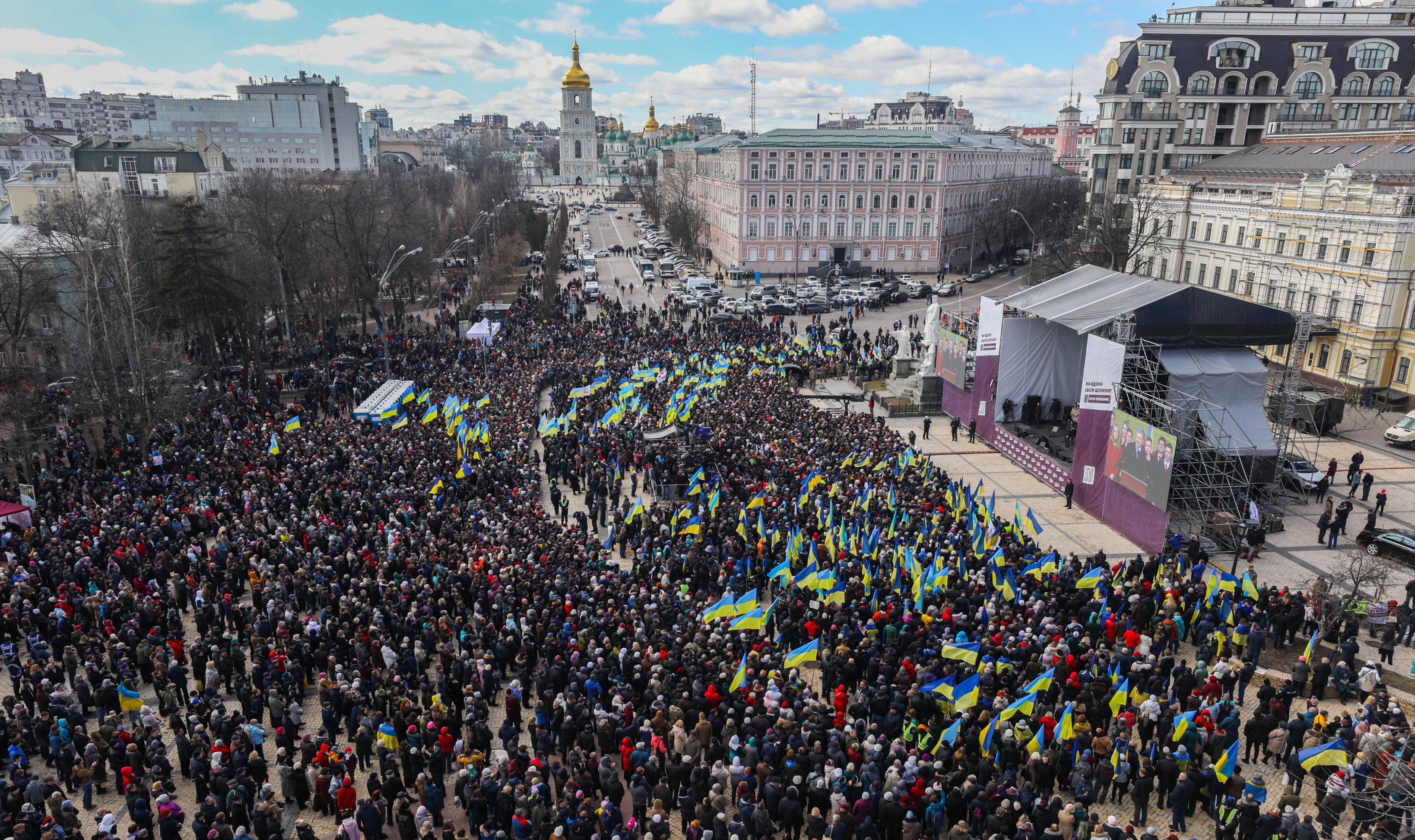 Зустріч Порошенка із виборцями у Києві відвідали 25 тисяч людей, двох учасників заходу затримали — поліція