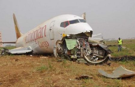 На шляху до Кенії розбився літак зі 149 пасажирами та 8 членами екіпажу на борту, ніхто не вижив