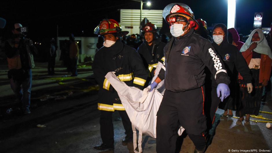 У Гватемалі загинули щонайменше 32 людини після в'їзду вантажівки у натовп