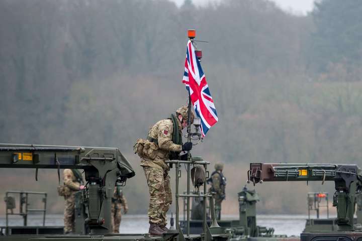 У Британії привели в стан готовності понад три тисячі військових на випадок виходу з ЄС без угоди
