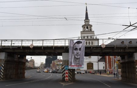 У Москві вивісили банер на підтримку ув'язненого у Росії режисера Сенцова