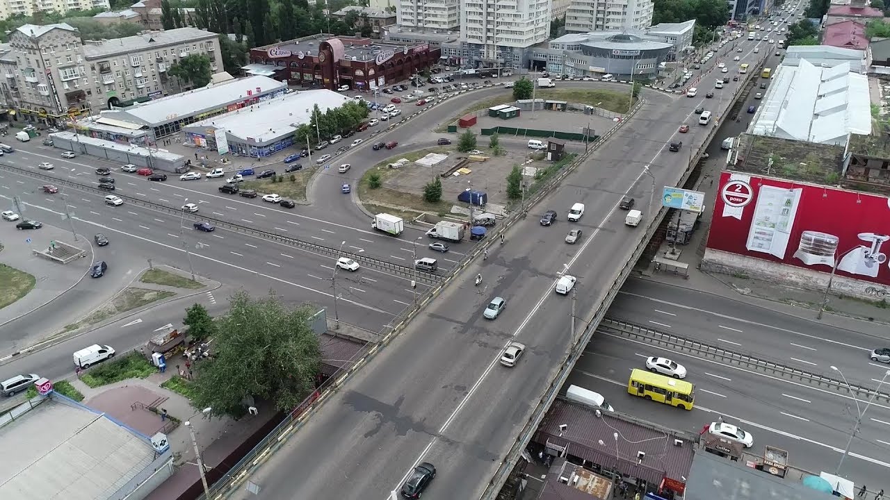 У Києві з 16 березня перекрили рух Шулявським мостом
