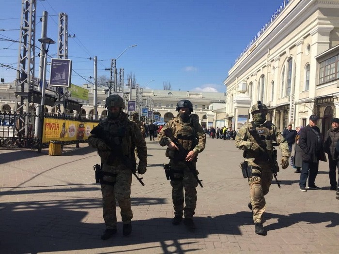 СБУ перейшла на посилений режим служби: патрулюють вулиці, вокзали та аеропорти