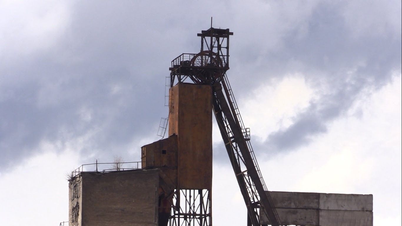 На Луганщині частково знеструмлені два шахтних підприємства, є загроза повного відключення