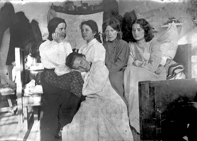 Єврейська жінка у XIX столітті: дискримінована як жінка чи як єврейка?