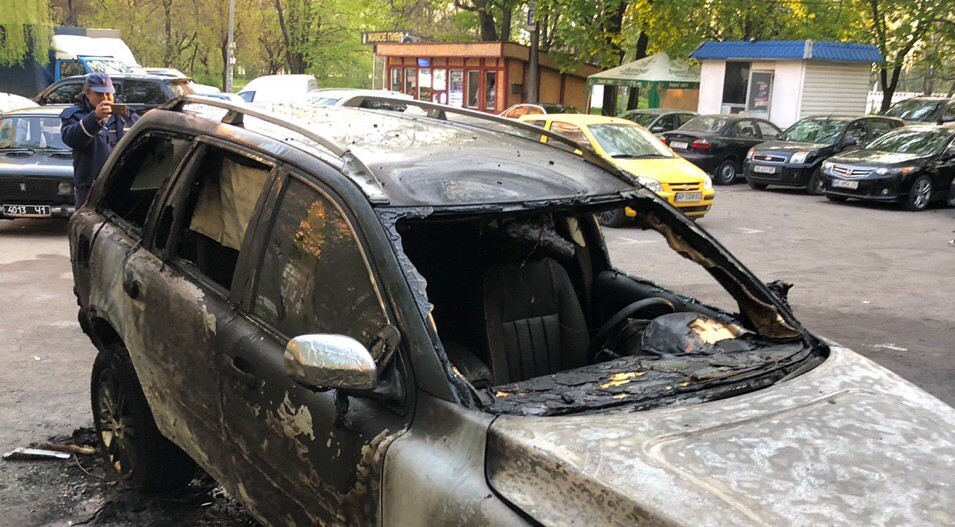 У Дніпрі спалили автівку головного редактора місцевої газети