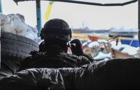На Донбасі українські військові затримали бойовика