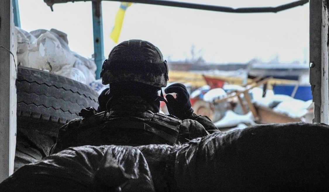 На Донбасі українські військові затримали бойовика