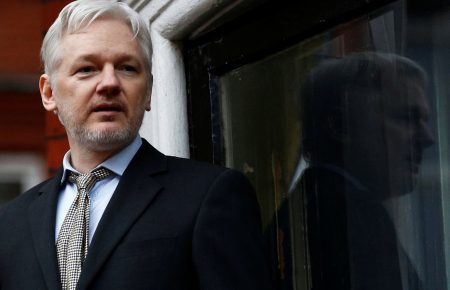 Затриманого напередодні засновника Wikileaks Ассанжа залишили під вартою
