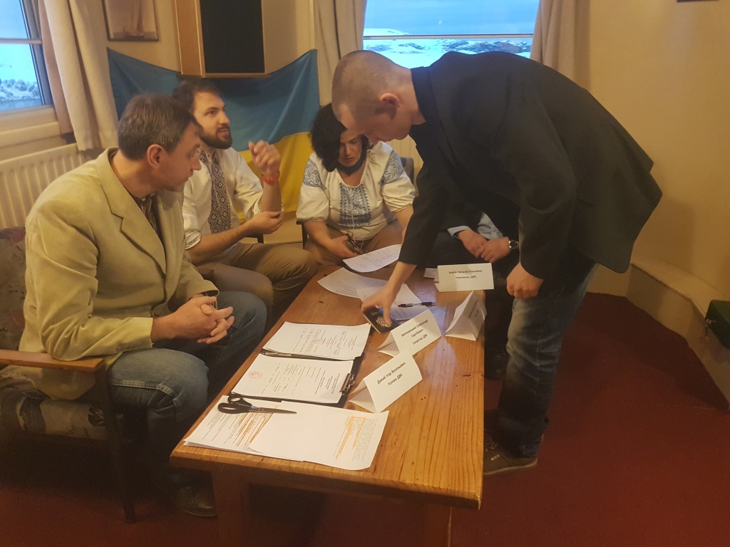 Завершилося голосування на станції «Академік Вернадський»: протокол відправили ЦВК