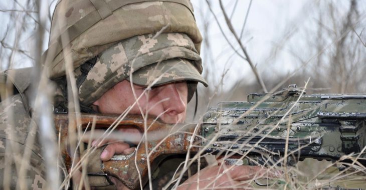 На Донбасі за добу загинув військовий, ще троє — дістали поранення На Донбасі за добу загинув військовий, ще троє — дістали поранення