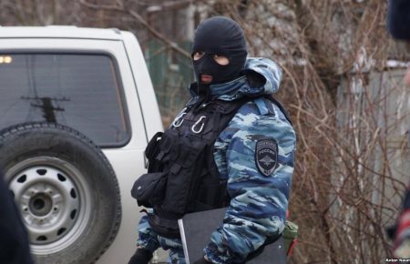 Обшуки в окупованому Сімферополі: cина кримськотатарського активіста Бекірова відпустили