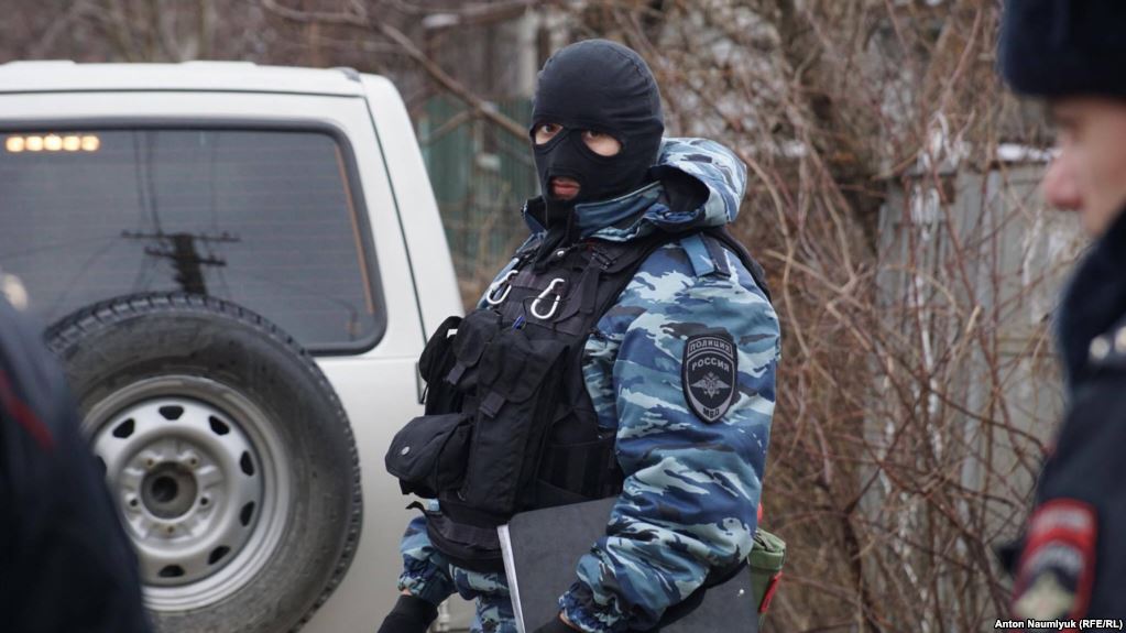 Обшуки в окупованому Сімферополі: cина кримськотатарського активіста Бекірова відпустили