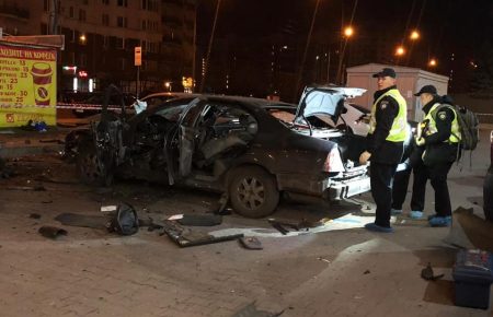 У Києві вночі вибухнула автівка: один чоловік у лікарні