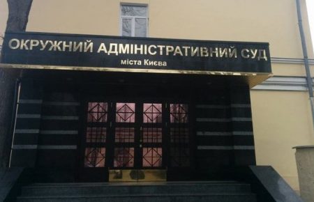 Суддя Окружного адмінсуду Києва позивається проти Порошенка