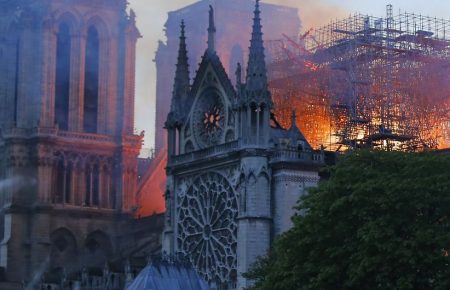 Французький бізнесмен заявив, що готовий пожертувавти 100 млн євро на реконструкцію Собору Паризької Богоматері