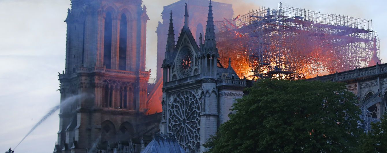 Французький бізнесмен заявив, що готовий пожертувавти 100 млн євро на реконструкцію Собору Паризької Богоматері