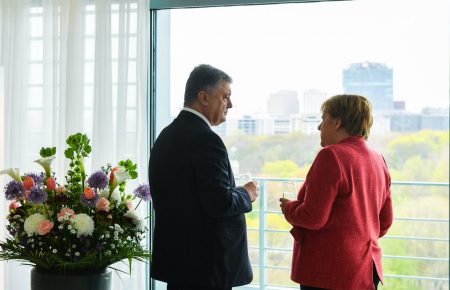 Зустріч Порошенка та Меркель: канцлерка вимагає в Росії звільнити українських моряків