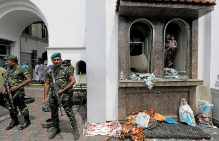 Після восьми вибухів на Шрі-Ланці ввели комендантську годину