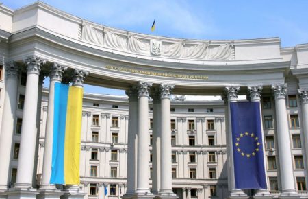 МЗС закликало інші країни не визнавати документи, видані Росією жителям окупованого Донбасу