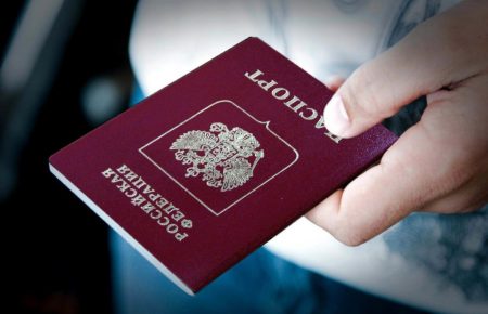 Чим небезпечна для України видача паспортів РФ мешканцям окупованих територій?