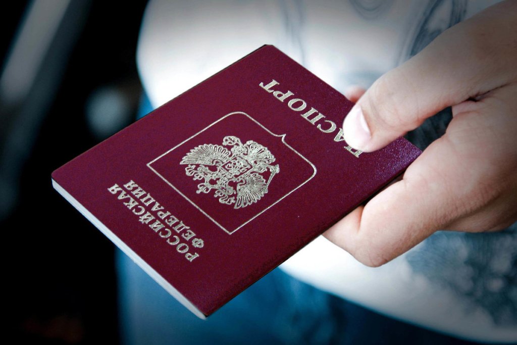 Чим небезпечна для України видача паспортів РФ мешканцям окупованих територій?
