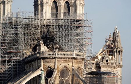 Пожежа у Соборі Паризької Богоматері: виявили елементи споруди, які можуть обвалитися