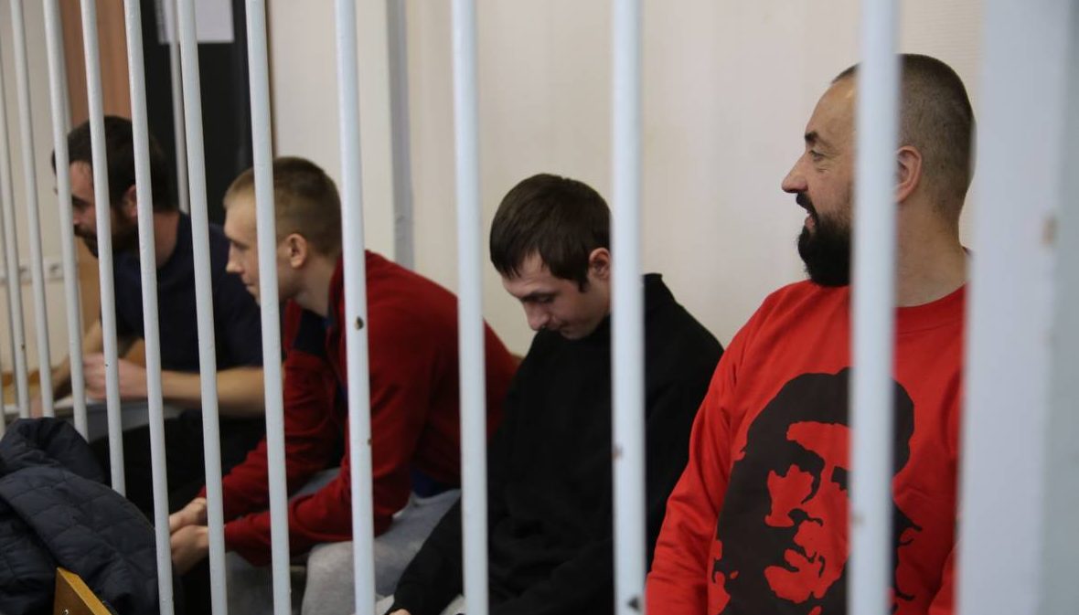 Суд у Москві залишив 4-х українських полонених моряків під вартою ще на три місяці