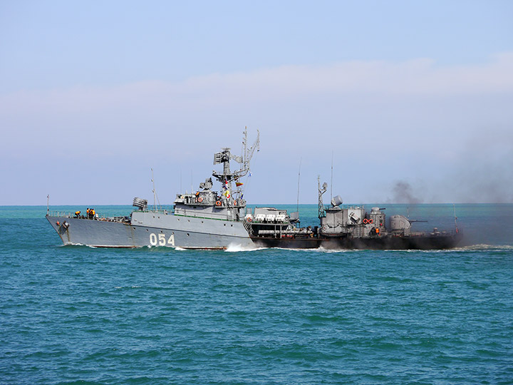 Російські кораблі провели навчання зі знищення субмарин у Чорному морі
