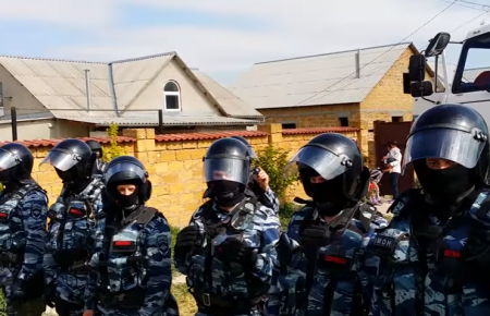 Обшуки в окупованому Криму: затриманого імама Абілєва відвезли до слідчого відділу ФСБ