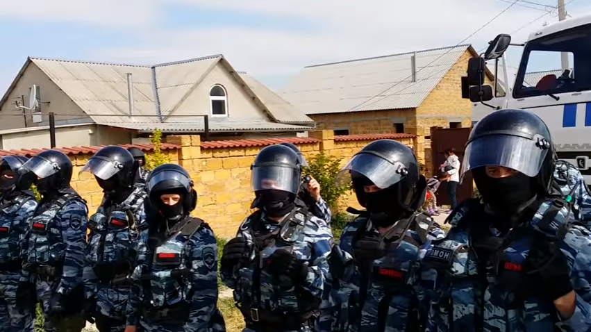 Обшуки в окупованому Криму: затриманого імама Абілєва відвезли до слідчого відділу ФСБ
