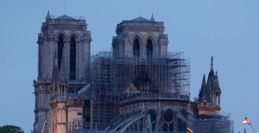 Пожежу в Соборі Паризької Богоматері загасили