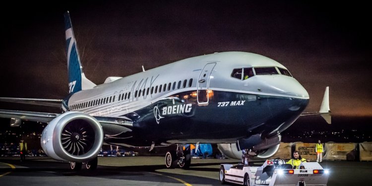 У Boeing вирішили тимчасово скоротити виробництво літаків 737 Max 8