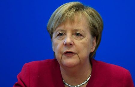 Канцлерка Німеччини Меркель привітала Порошенка із виходом у другий тур президентських виборів
