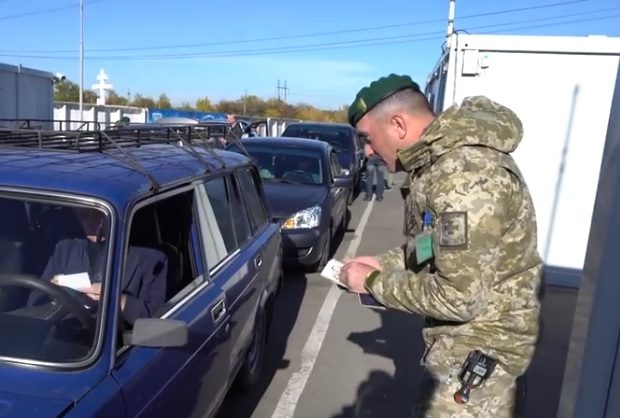 На Донбасі затримали жінку, яка брала участь в організації «виборів» у «ДНР» — штаб ООС