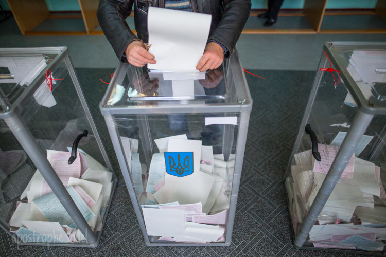 У Кривому Розі члени ТВК дозволяли виборцям голосувати без паспортів — ОПОРА