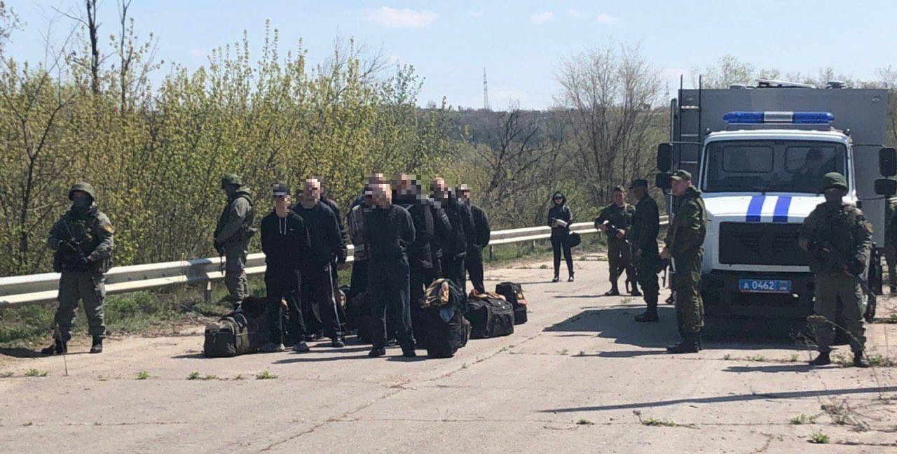 Біля Щастя на Луганщині бойовики передали на підконтрольну Україні територію 60 ув'язнених