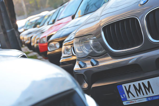 Рада відтермінувала введення штрафів для власників авто на «єврономерах»