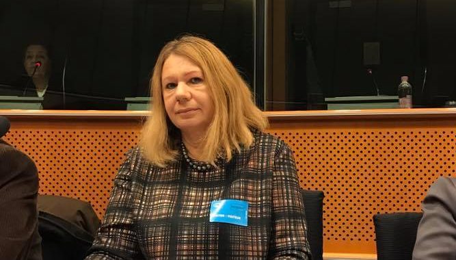 У Києві перед початком ходи «Безсмертний полк» затримали Олену Бережну, її оштрафували У Києві перед початком ходи «Безсмертний полк» затримали Олену Бережну, її оштрафували