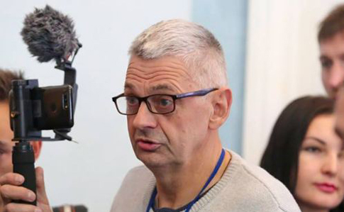 У Черкасах побили журналіста Вадима Комарова, він у реанімації