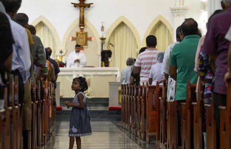 На Шрі-Ланці вперше після терактів католицькі церкви провели недільні служби