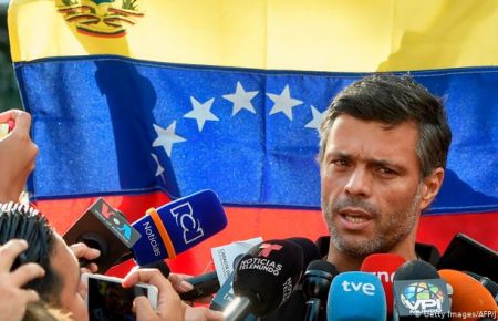 У Венесуелі суд видав ордер на арешт одного з лідерів опозиції