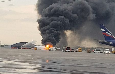 В аеропорту Москви літак здійснив аварійну посадку: 13 людей загинуло (оновлено)