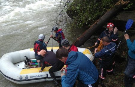Падіння авто з туристами у річку: поліція затримала голову федерації рафтингу Прикарпаття