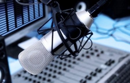 На Сумщині журналістка оголосила голодування через відмову міськголови фінансувати радіо