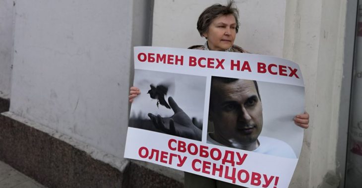 У Москві влаштували одиночні пікети на підтримку ув'язнених у Росії українців У Москві влаштували одиночні пікети на підтримку ув'язнених у Росії українців