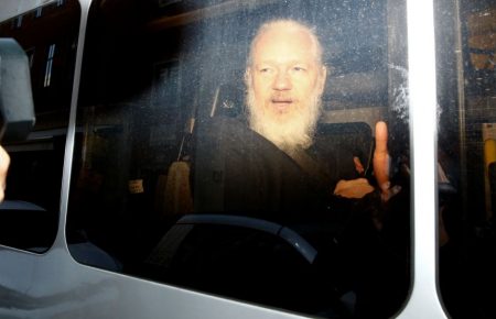 Засновника WikiLeaks засудили до 50 тижнів ув'язнення за порушення умов виходу під заставу