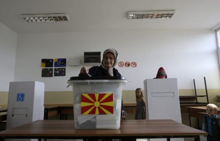 У Північній Македонії проходить другий тур президентських виборів