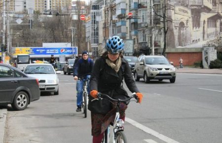 Як безпечно їздити велосипедом у місті?